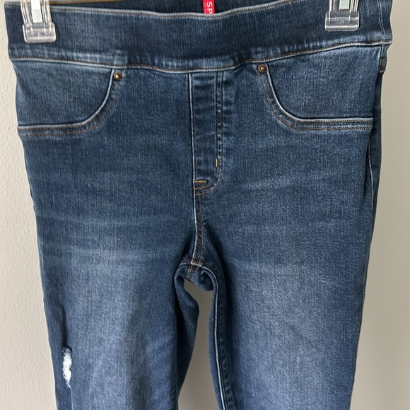 Spanx Distressed Jeans Size Small. - Picture 2 of 4